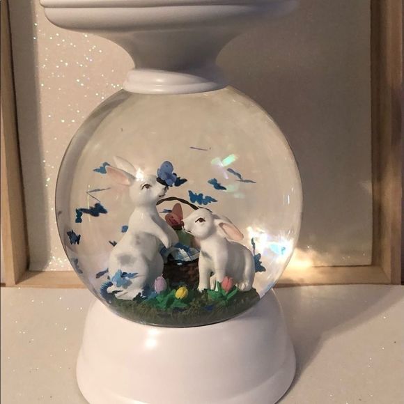 PRICE FIRM BBW Easter Bunny 3 Wick  Water Globe Candle Pedestal - Picture 1 of 3